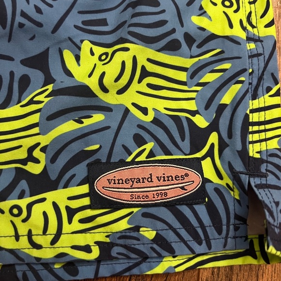 Vineyard Vines Fish Print Swim Shorts Blue and Green Size Small 8-10 - Picture 2 of 5